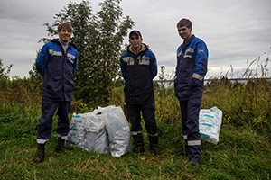 Волонтеры из "Газпром Трансгаз Ухта" помогли сделать берега озера чище!